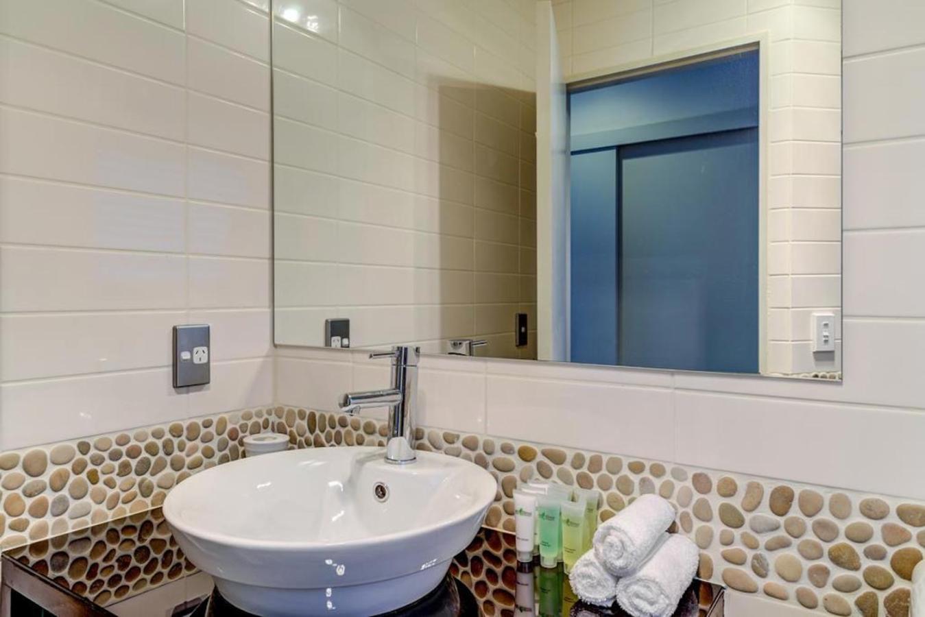 Lakefront Luxury Penthouse Central Queenstown Exteriör bild
